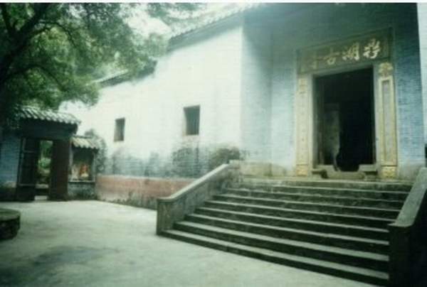 춦