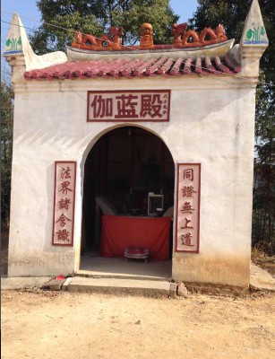 ٤ 庣